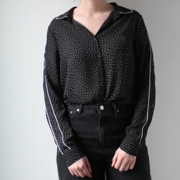 Dark blouse with arrow print - Picture 2 of 6